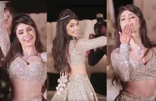 VIRAL!!! NRI Bride Grooves On Popular Bollywood Romantic Songs, Video Gets More Than A Million Views!