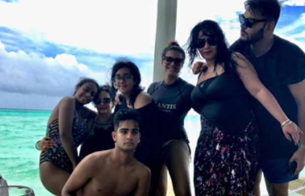 Photos: Kajol And Ajay Devgn Are Enjoying A Perfect Vacation With Kids In Maldives!