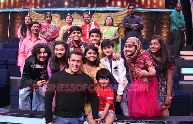 Photos: Tubelight Star Salman Khan Sings With Little Kids On Sa Re Ga Ma Pa L’il Champs!