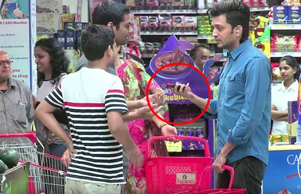 Bank Chor Riteish Deshmukh Actually Caught Stealing At Supermarket On Camera!