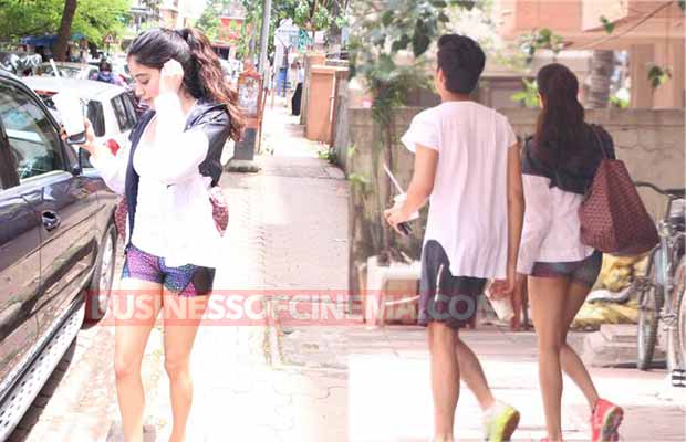 SNAPPED: Jhanvi Kapoor Spotted Coming Out Of The Gym With A Mystery Guy