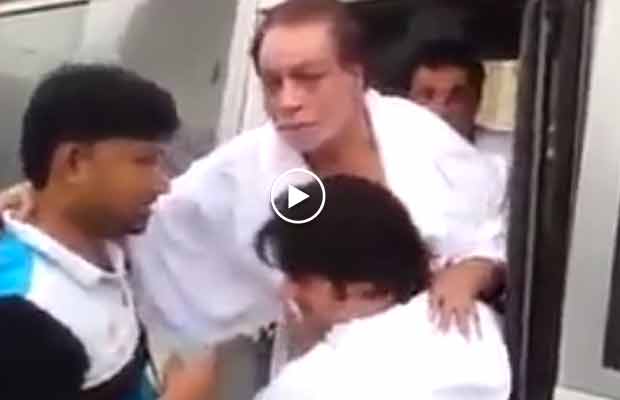 This Video Of Kader Khan On Wheelchair For Ramzan Prayers Will Leave You EMOTIONAL!