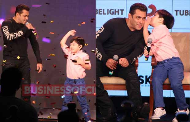 Photos: Salman Khan And Matin Rey Tangu Wins Hearts At Tubelight Ki Night Event