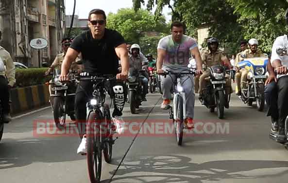 Salman Khan Sohail Khan Cycle