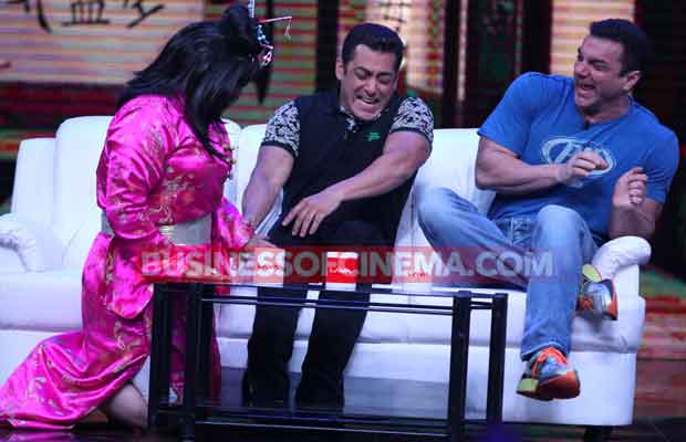 Watch Super Night With Tubelight: Salman Khan Cannot Stop Laughing!