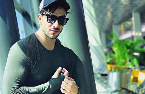 Yeh Hai Mohabbatein Actor Aly Goni’s Fan Slits Her Wrist, Here’s What He Did Next!