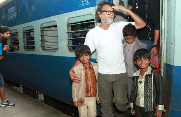 Rakeysh Omprakash Mehra Shoots Film Inside Delhi Bound Train