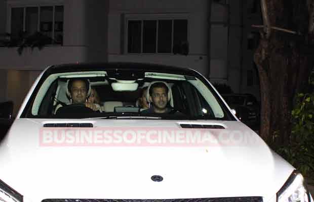 Salman Khan Takes His Favorite Ladies For A Spin In The Car Gifted By Shah Rukh Khan!