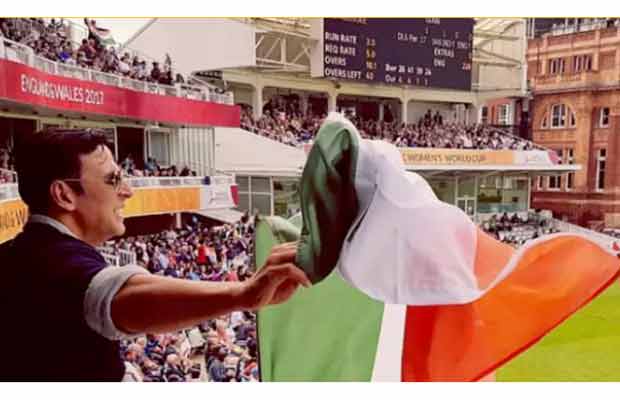 Akshay Kumar Apologises For Holding National Flag Wrongly At ICC Women’s World Cup 2017 Finals