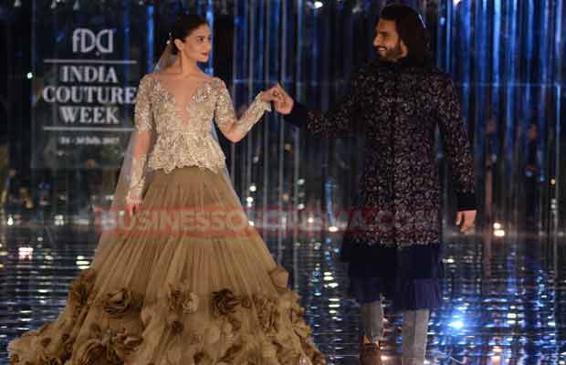 ICW 2017: Alia Bhatt And Ranveer Singh Set The Ramp On Fire With Their Sizzling Chemistry!