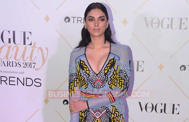 Vogue Beauty Awards 2017: Aishwarya Rai Bachchan, Karisma Kapoor, Disha Patani Turn Heads!