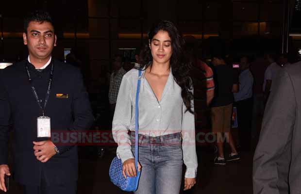 Sridevi Daughter Jhanvi Kapoor Rocks The Airport Look With Style