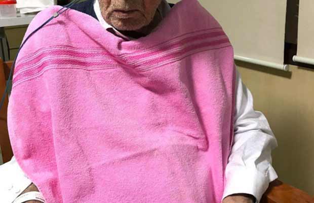 This Picture Of Dilip Kumar Shows How Deteriorated His Health Is!