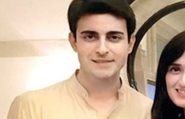 40 Years Old TV Actor Gautam Rode Is Now Engaged To This 20 Years Something Actress!