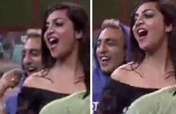 Bigg Boss 11: Arshi Khan Stoops To A New Low, Tears Her Top In Front Of Akash Dadlani And Puneesh Sharma!