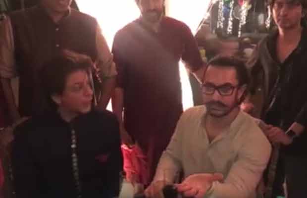 Watch: This Magician Leaves Aamir Khan And Shah Rukh Khan Stunned By His Card Trick!