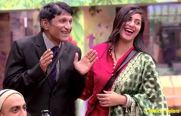 Bigg Boss 11: Arshi Khan's Father Enters The House And We Can't Stop Laughing –Watch Video