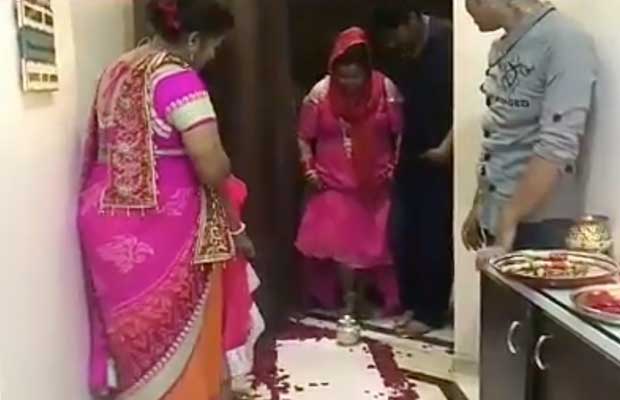 Watch: Haarsh Limbachiyaa Teaches Wife Bharti Singh How To Do Grah Pravesh