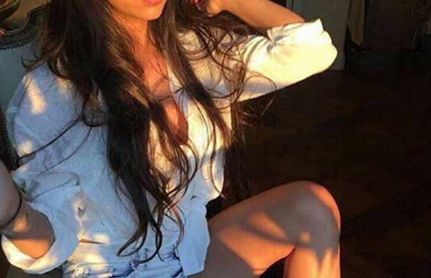 Shah Rukh Khan’s Daughter​ Suhana Khan Stuns Us In Her White Shirt!