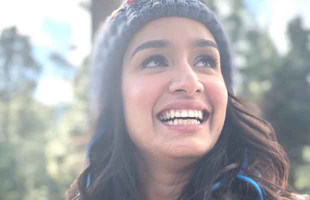Stree Shraddha Kapoor Takes Over BEST Buses!