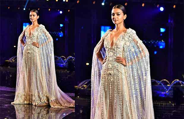 Know Who Paid A Surprise Visit To Radhika Apte At Manish Malhotra’s Show