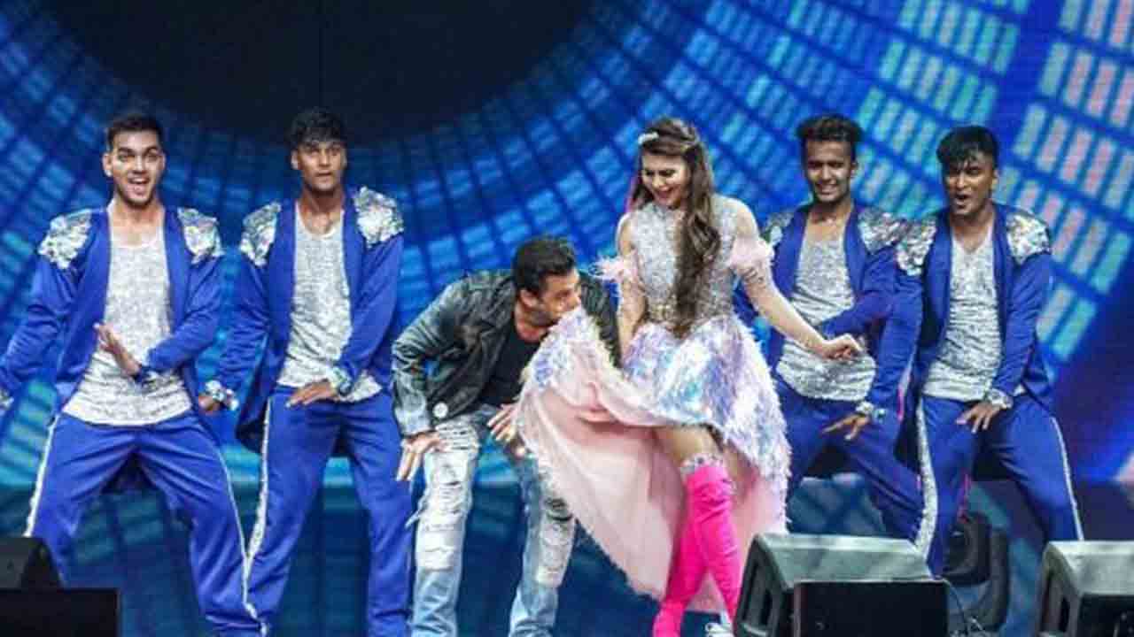 Jacqueline Fernandez Sets The Stage On Fire With Her Performance In Los Angeles