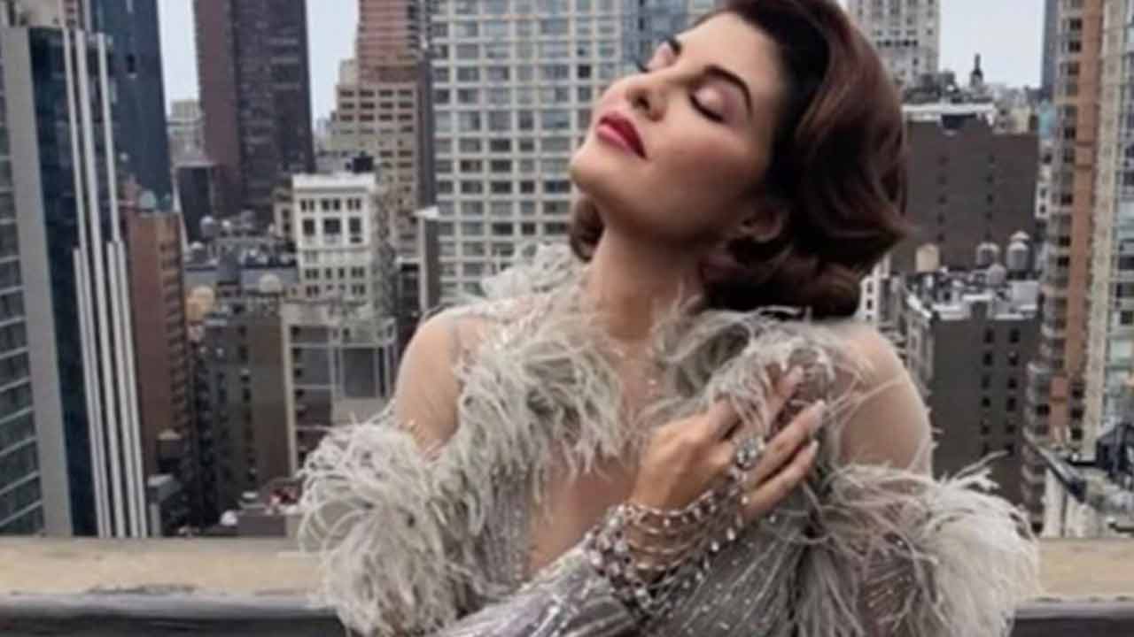 This Is How Jacqueline Fernandez Played Santa Claus For The Orphanage Children