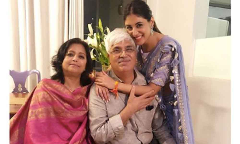 Kritika Kamra Celebrates Daughter’s Day With Her Parents!