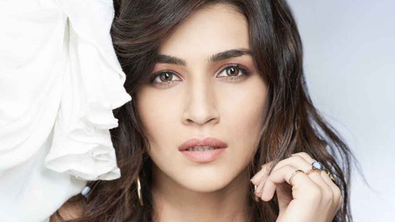 Did You Know Whom Does Kriti Sanon Follow On Instagram?