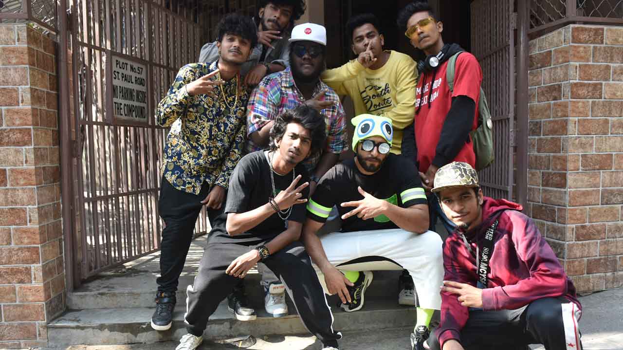 Ranveer Singh Spotted Rapping ‘Mere Gully Mein’ With Rappers
