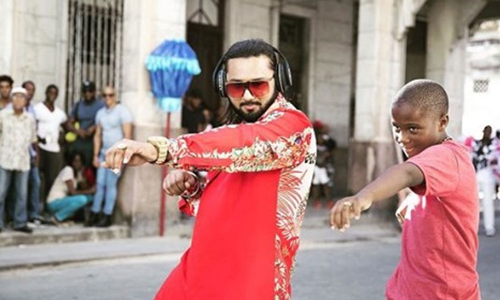 Yo Yo Honey Singh’s ‘Gur Nalo Ishq Mitha’ Trends At Number 1 On Youtube!