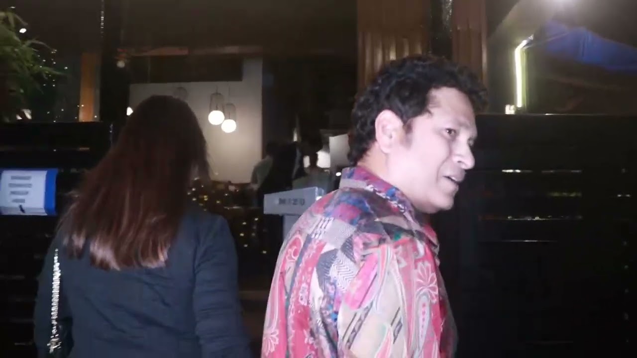 Videos : Sachin Tendulkar With Wife Anjali Tendulkar Spotted At Mizu Restaurant In Bandra