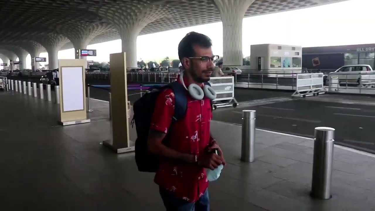 Videos : Yuzi Chahal Spotted At Airport Departure