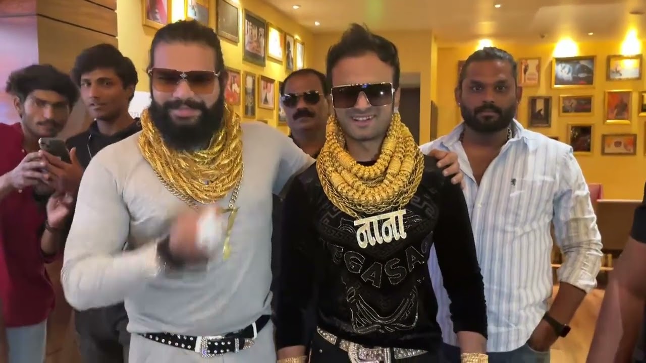 Videos : Golden Boys Are At Phoenix Mall Kurla Mumbai