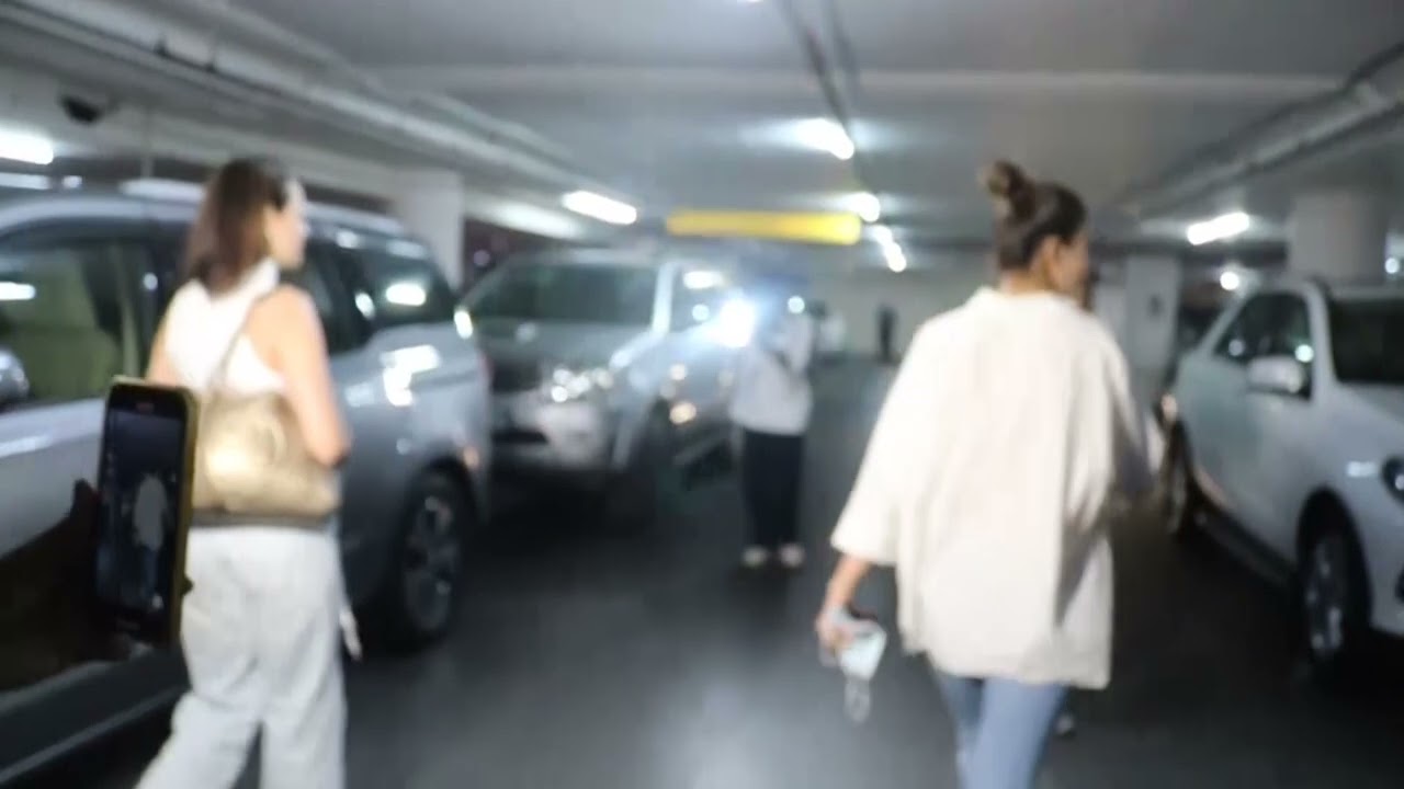 Videos : Rakul Preet Singh And Pragya Kapoor At Airport Arrival