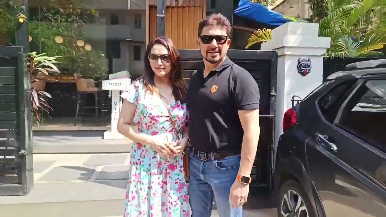 Videos : Madhuri Dixit Spotted Along With Her Husband At Restaurant