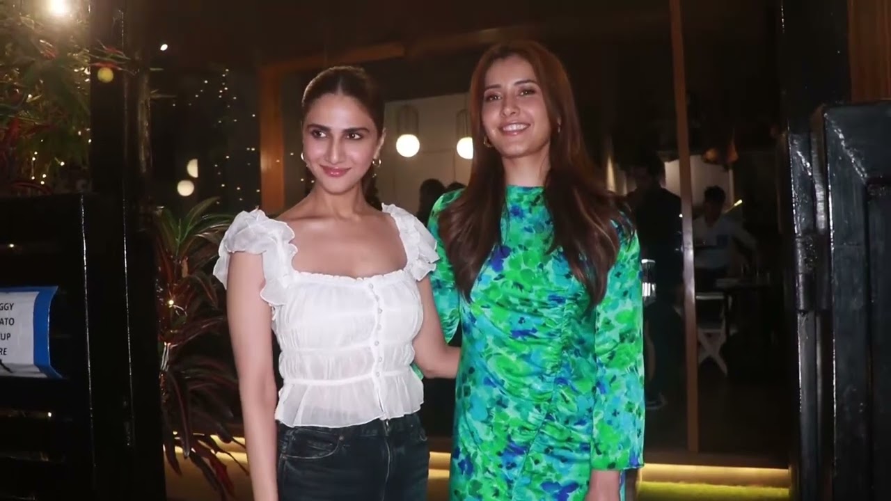 Videos : Rashi Khanna With Vaani Kapoor Spotted At Mizu Restaurant In Bandra