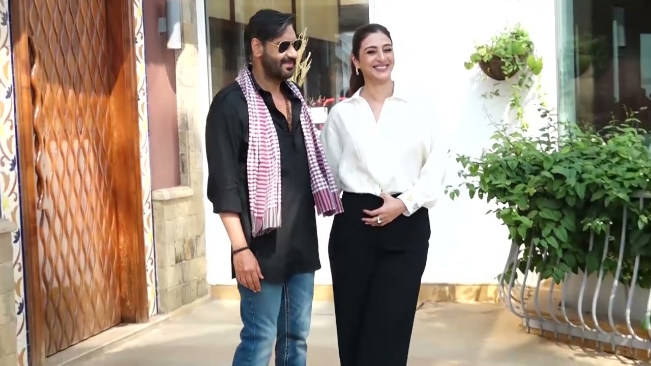 Videos : Ajay Devgn And Tabu Sptted At Sun N Sand Hotel