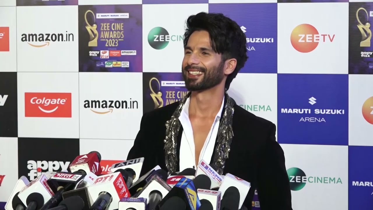 Videos : Shahid Kapoor, Siddharth Jadhav, Gulshan Grover And Others At The Red Carpet Of Zee Cine Awards 2023
