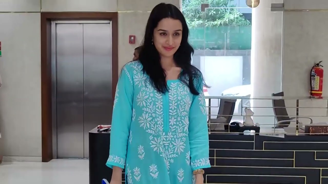 Video : Shraddha Kapoor Spotted At Tseries Office In Andheri