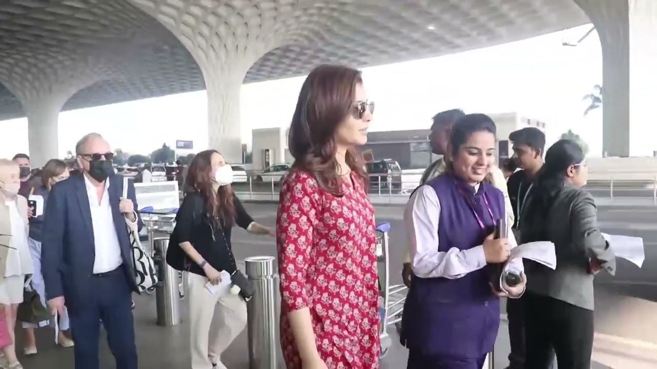 Video : Rashi Khanna Spotted At Airport
