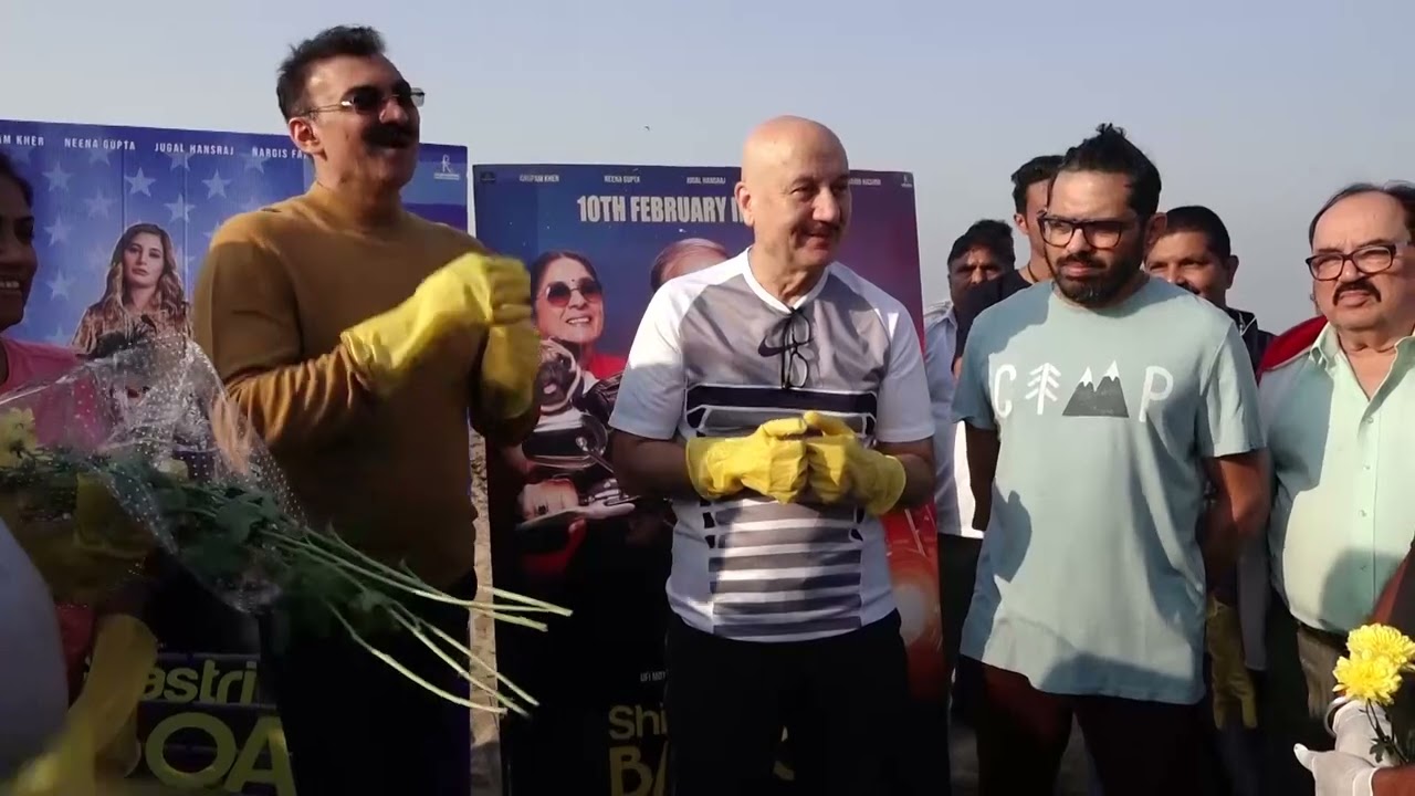 Videos : Team Shiv Shastri Balboa At Beach Clean In Versova