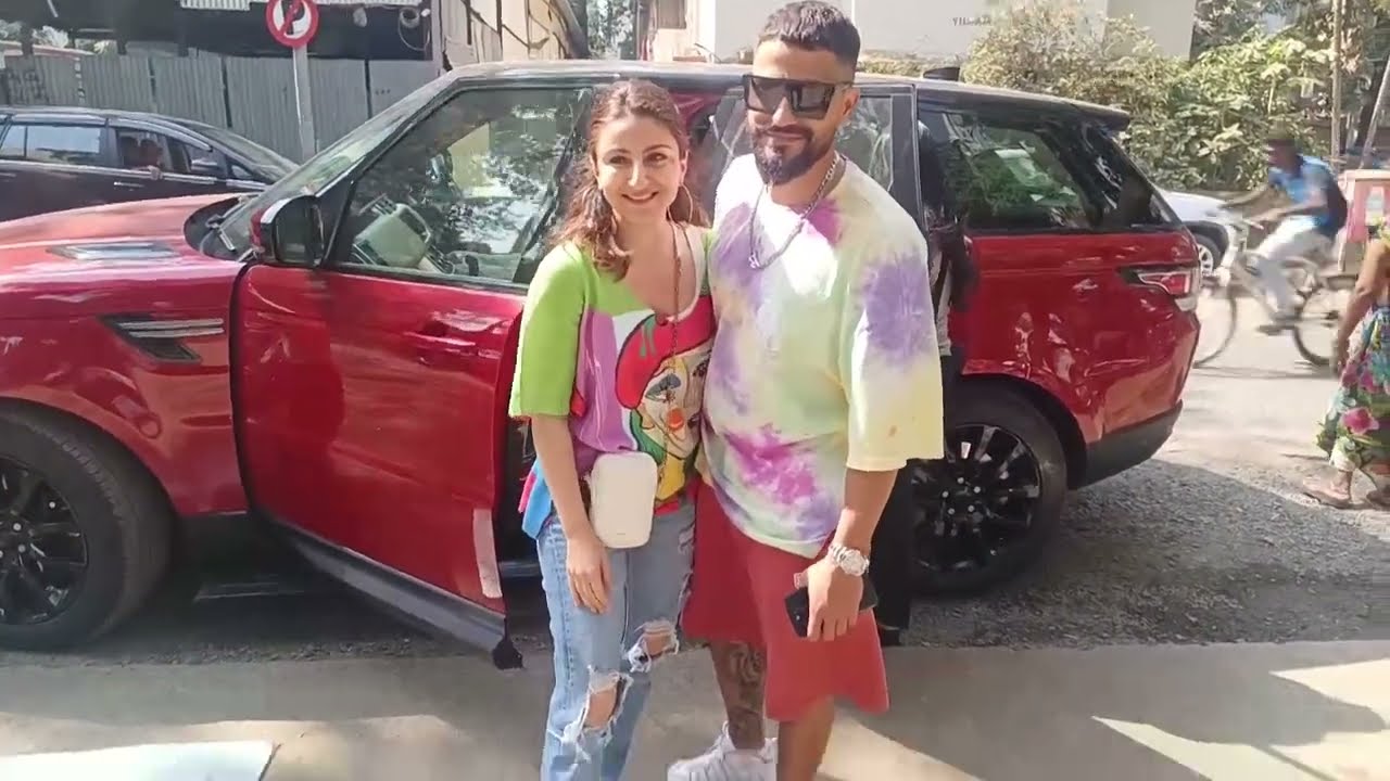 Video : Kunal Khemu Soha Ali Khan With Daughter Spotted Post Lunch In Bandra